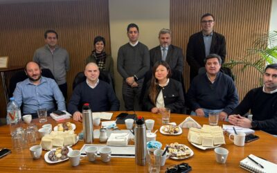 La Cámara Minera de Santa Cruz y CAPROMISA sellan alianza estratégica para impulsar el desarrollo local.